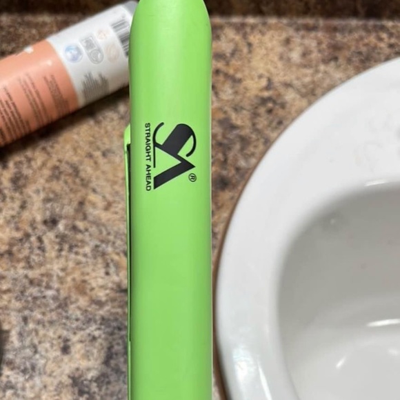Straight Ahead Bionic Pro Neon Green Hair Straightener Gold Collection